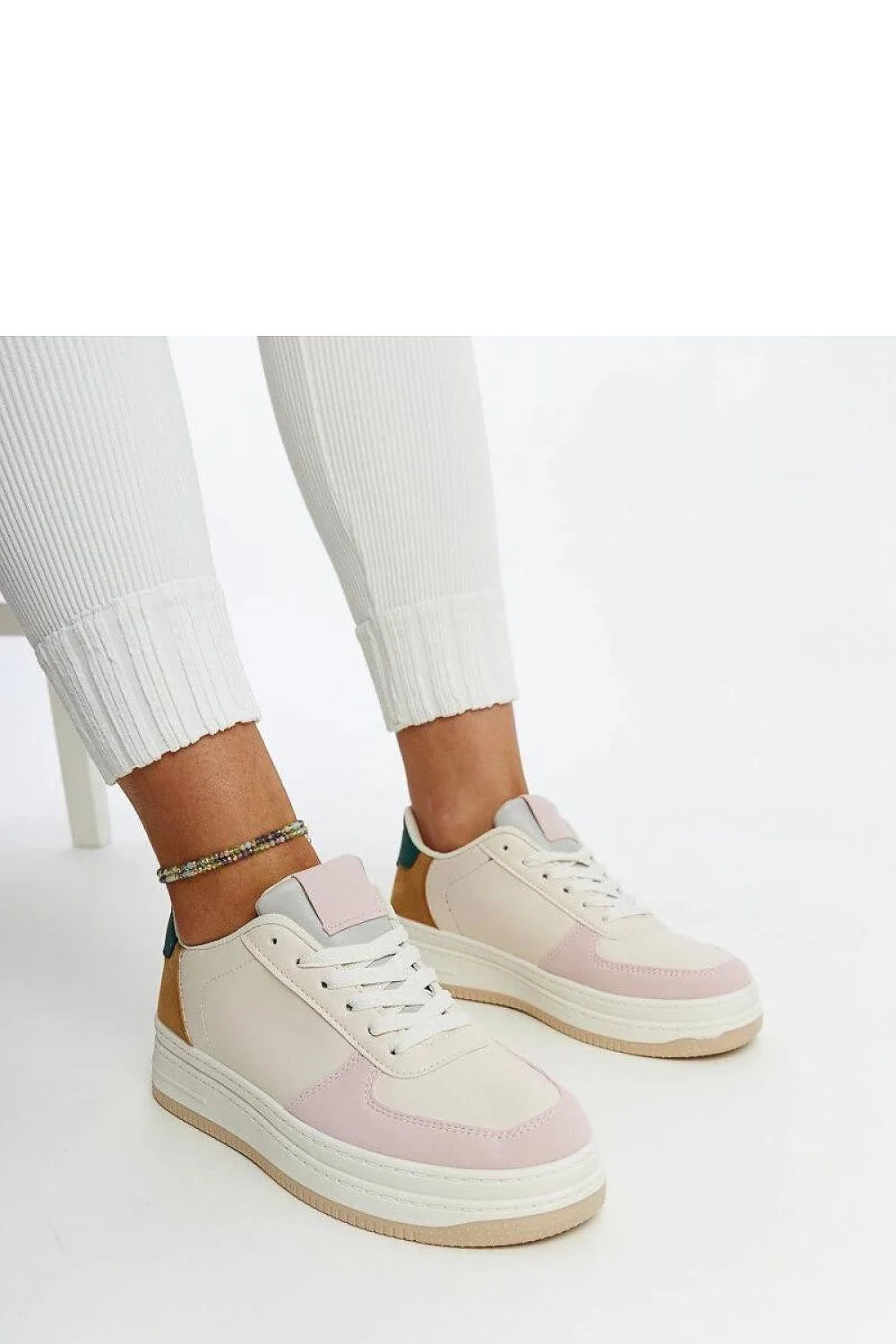 Baskets Solea design épuré sportswear mode féminine Adidas confortable plateforme moyenne couleur pastel lacets caoutchouc