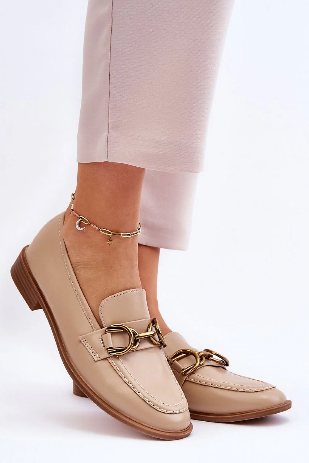 mocassins femme beige simili cuir écologique mors métal doré petit talon bas semelle antidérapante surpiqûres élégants confortables polyvalents