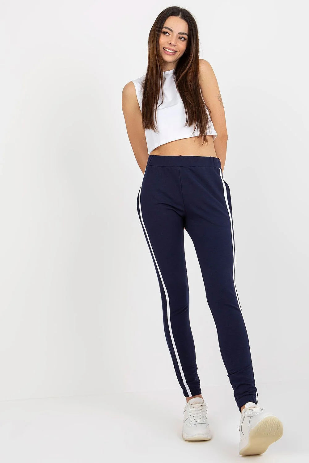 pantalon survêtement femme slim bleu marine bandes latérales blanches taille mi haute élastique chevilles resserrées jersey stretch confortable élégante sportive