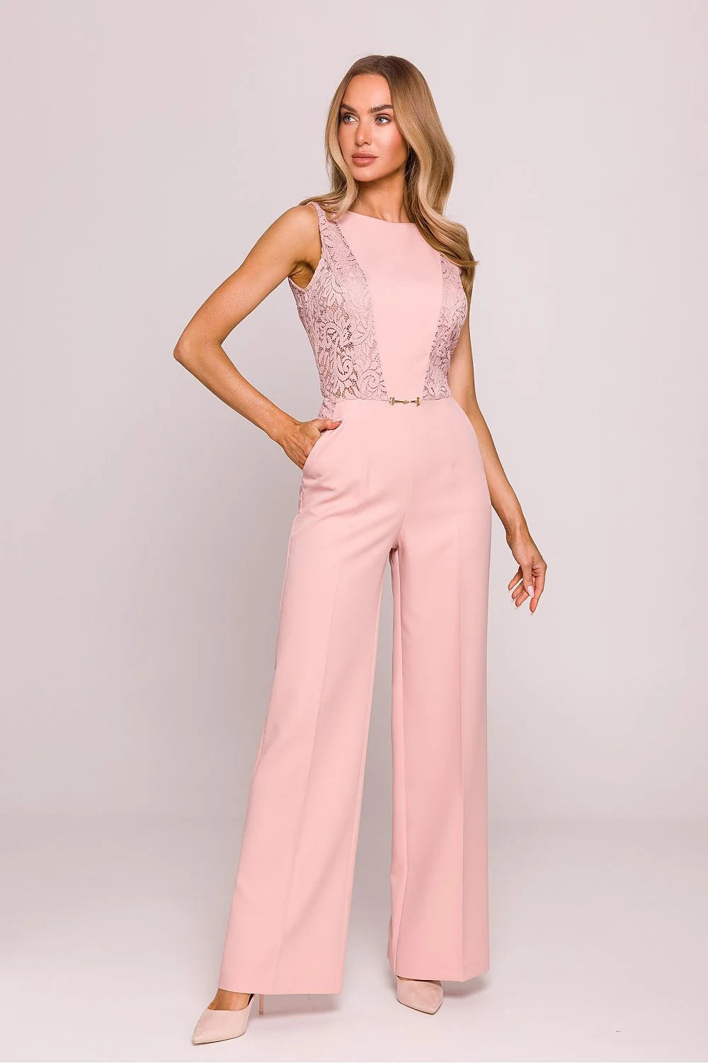 Combinaison élégante pour femme en dentelle rose pâle ajustée taille soulignée manches longues soirée événements