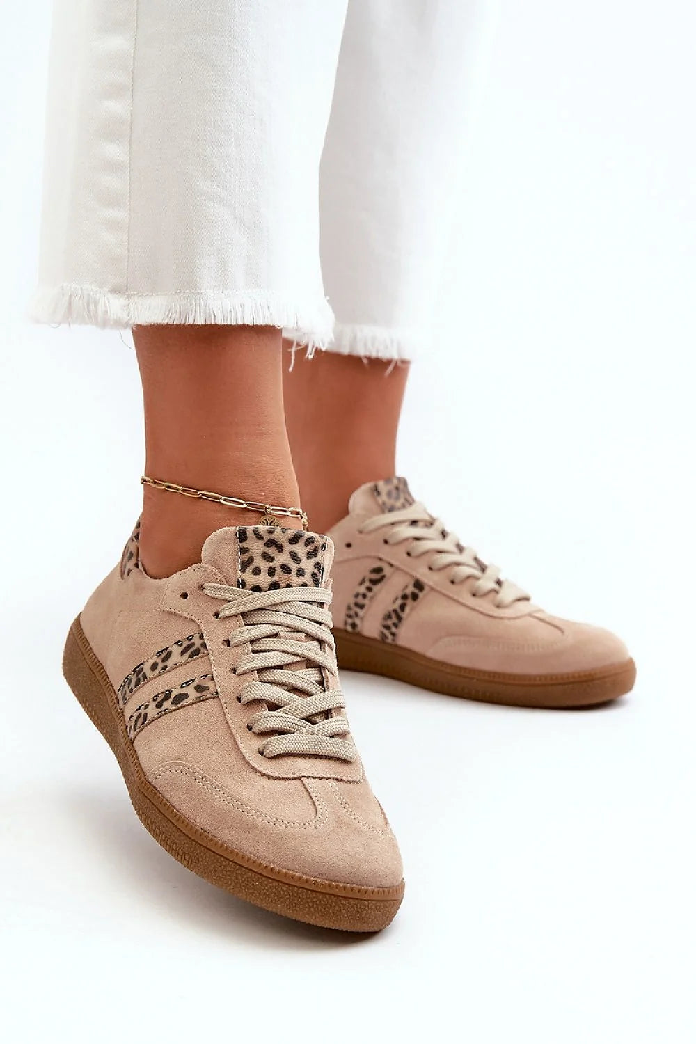 Chaussures de sport pour femmes modernes style élégant beige clair daim imprimé léopard baskets basses confortables lacets perforations