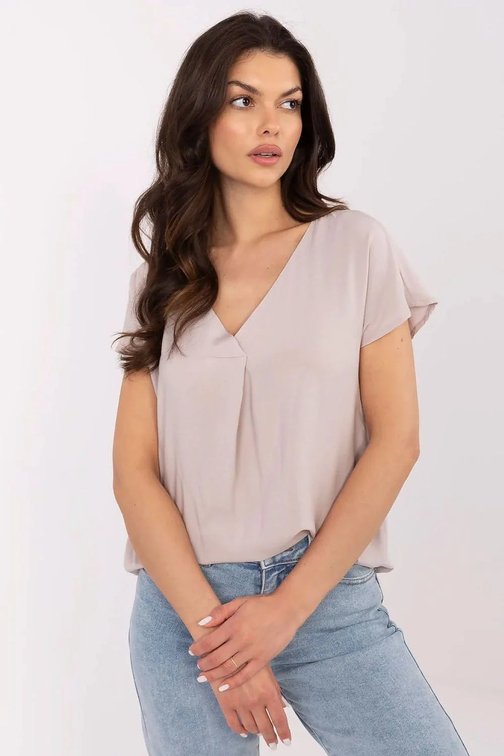 Chemisier Sublevel en viscose légère blouse féminine décontractée col en V manches courtes style minimaliste couleur neutre occasion quotidienne
