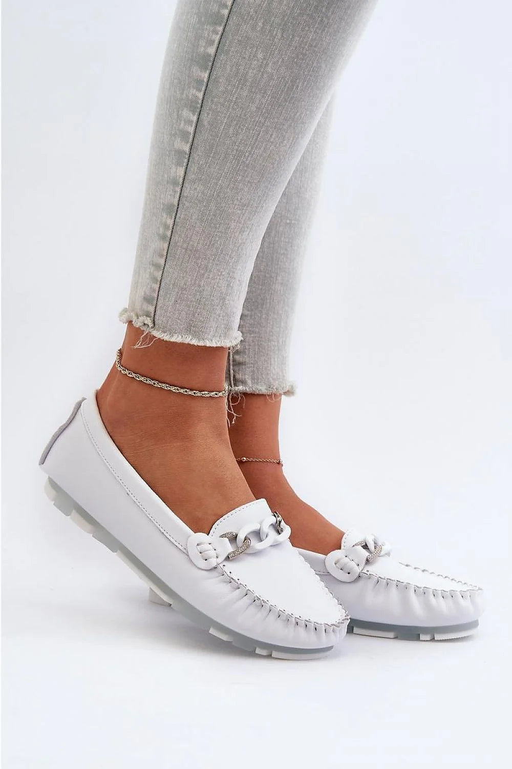 Mocassins femme design classique contemporain confort chaîne décorative cuir naturel semelle caoutchouc anti-glisse occasions multiples