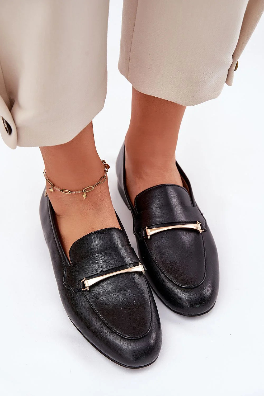 mocassins femme cuir noir naturel maciejka mors métallique doré bout rond semelle plate Plantair confort ergonomique couture finition élégance intemporel