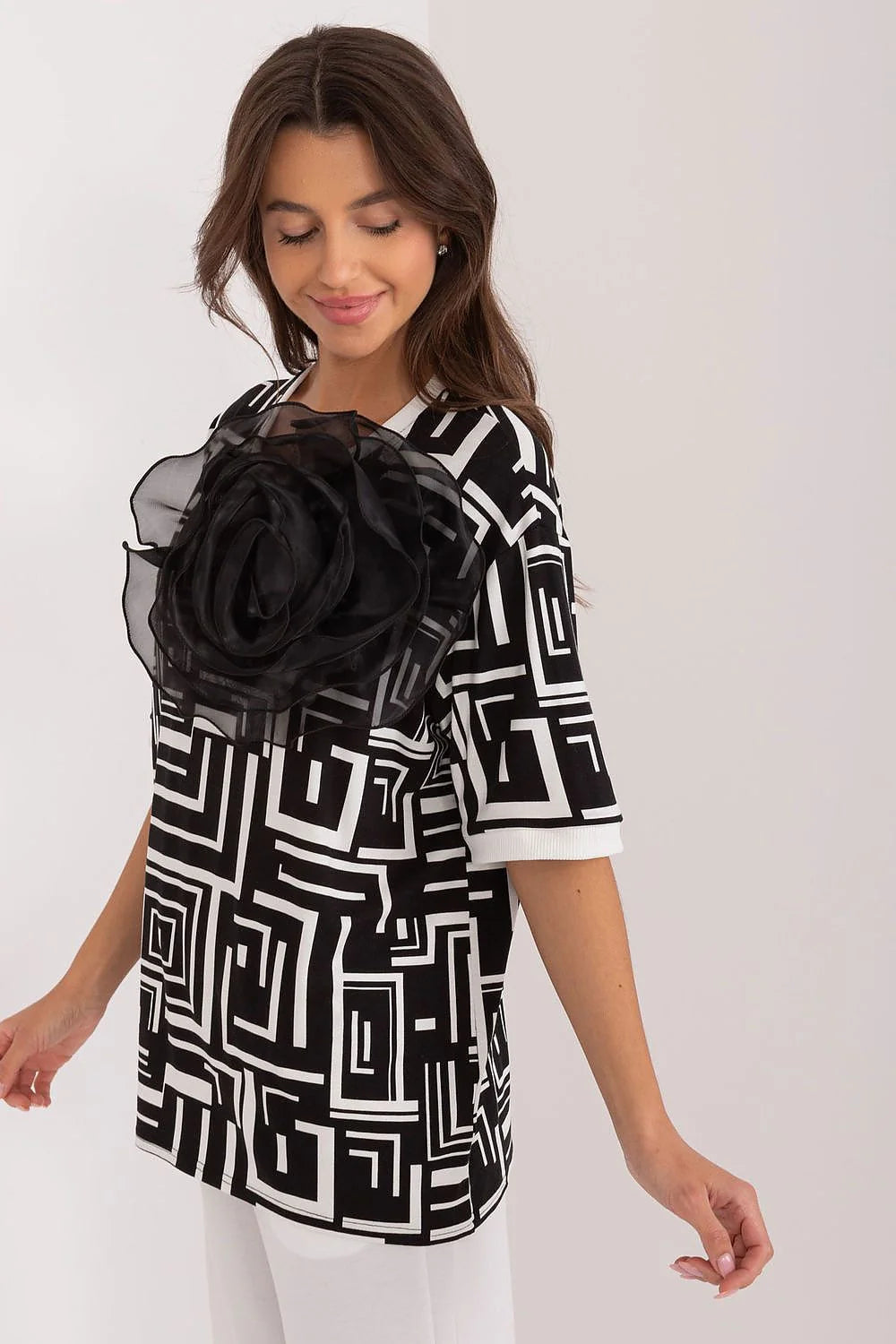 chemisier femme lakerta noir blanc géométrique graphique organza fleur appliquée col rond manches courtes coupe ample oversize maille légère décontracté