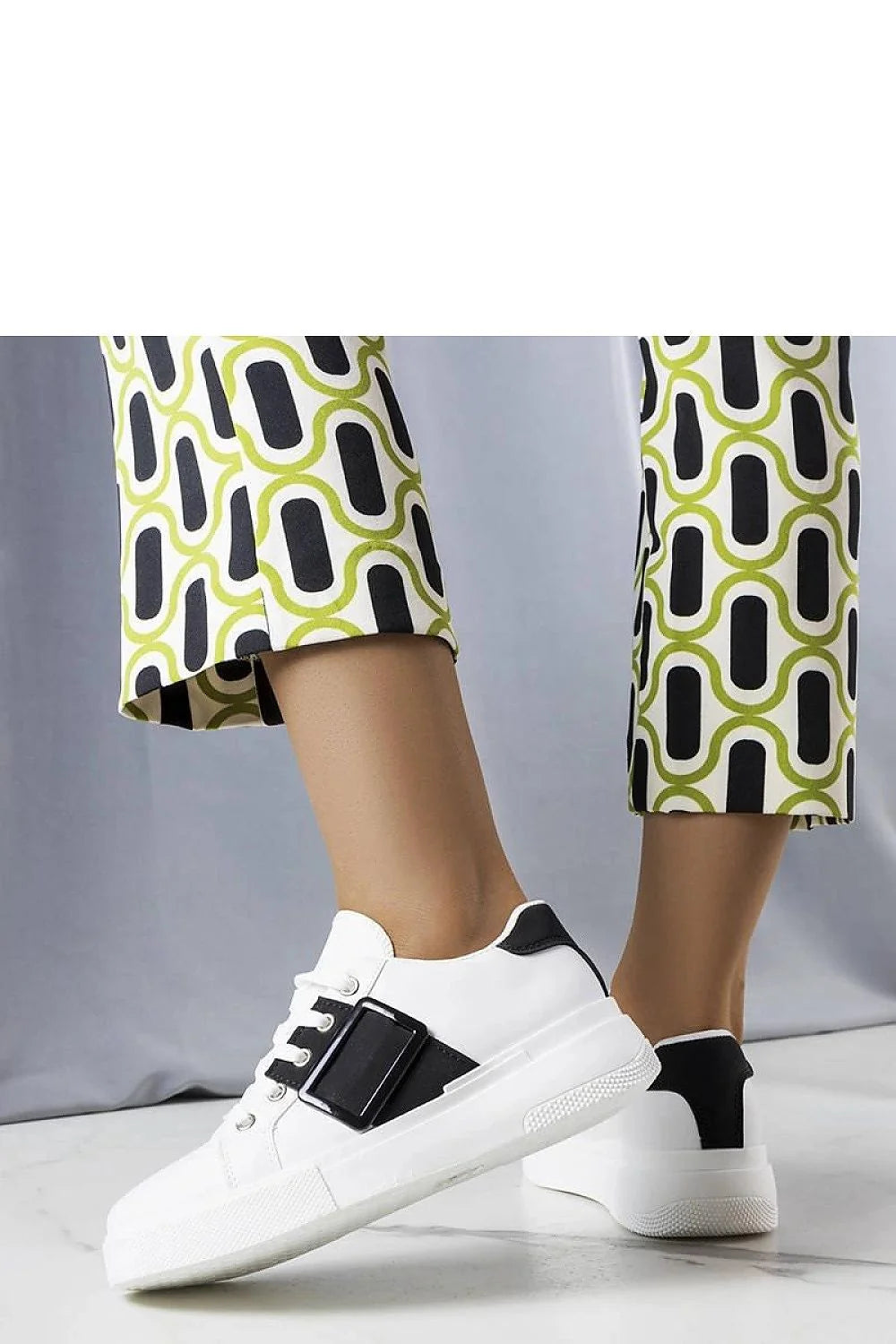 Baskets blanches pour femmes, style décontracté, semelle en caoutchouc, lacets blancs, details noirs Erin, confort et tendance
