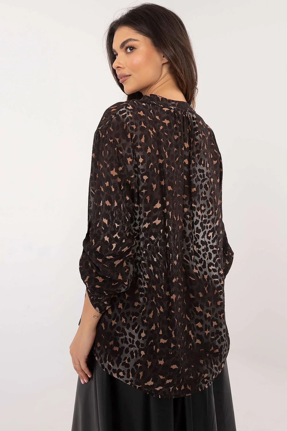 Chemisier Och Bella femme longues manches motif animal marron noir en soie polyester fermeture boutons