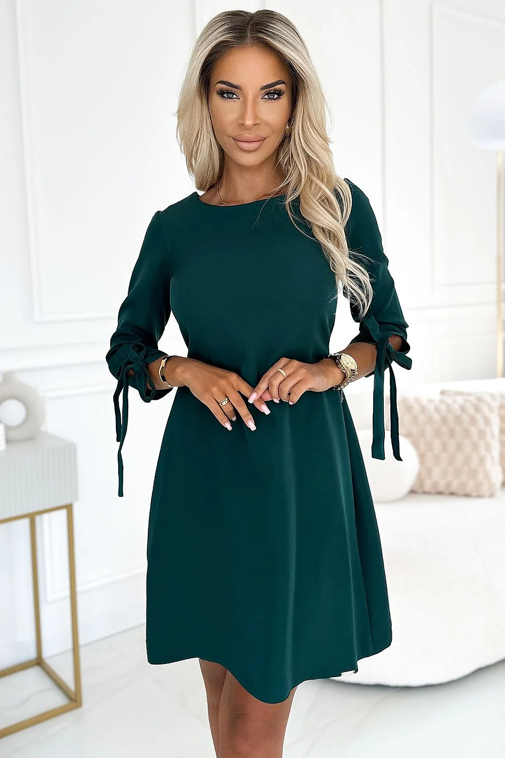 Robe de cocktail élégante verte coupe trapèze manches 3/4 noeuds taille ajustable matériau de qualité femme