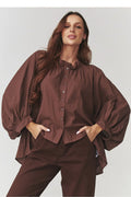 chemise oversize femme coton manches ballon poignets froncés col classique boutonnière coupe asymétrique ourlet dos fluide bohème marron