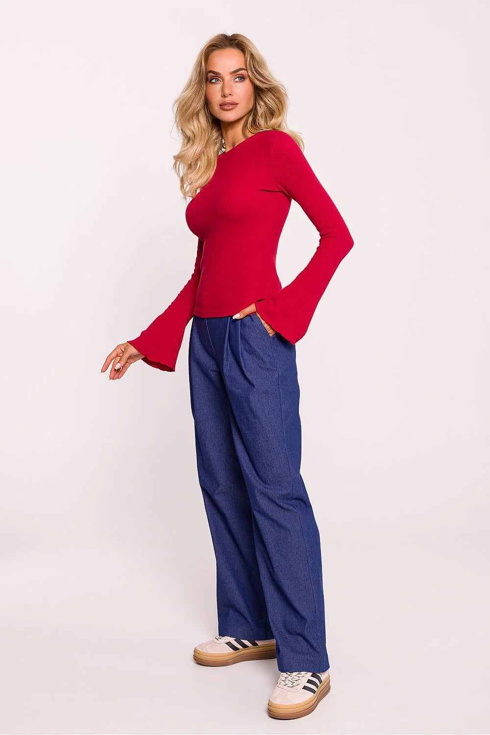 Chemisier élégant pour femmes en rouge vif manches longues évasées coupe ajustée tricot côtelé matière douce et confortable