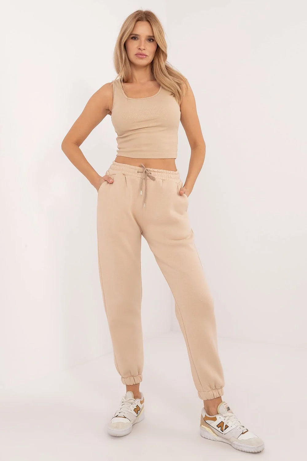 Sweat à capuche et pantalon droit en beige pour femmes, style casual et confortable, ensemble coordonné automne-hiver