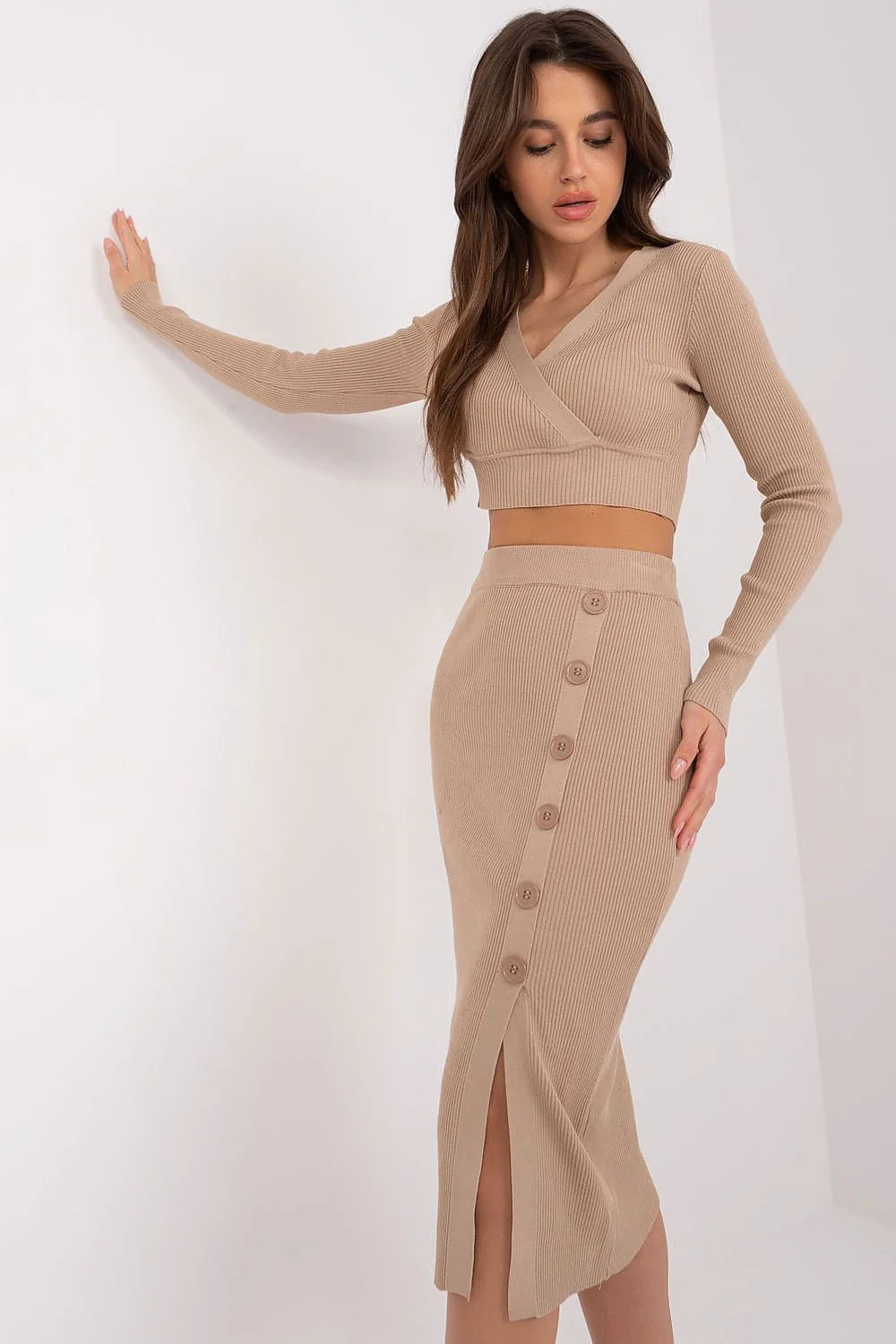 Ensemble mode femme crop top manches longues jupe midi beige maille côtelée fente boutons occasionnels