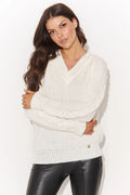 Pull-over féminin élégant et casual-chic couleur blanc uni col en V manches longues écusson doré tricot laine acrylique