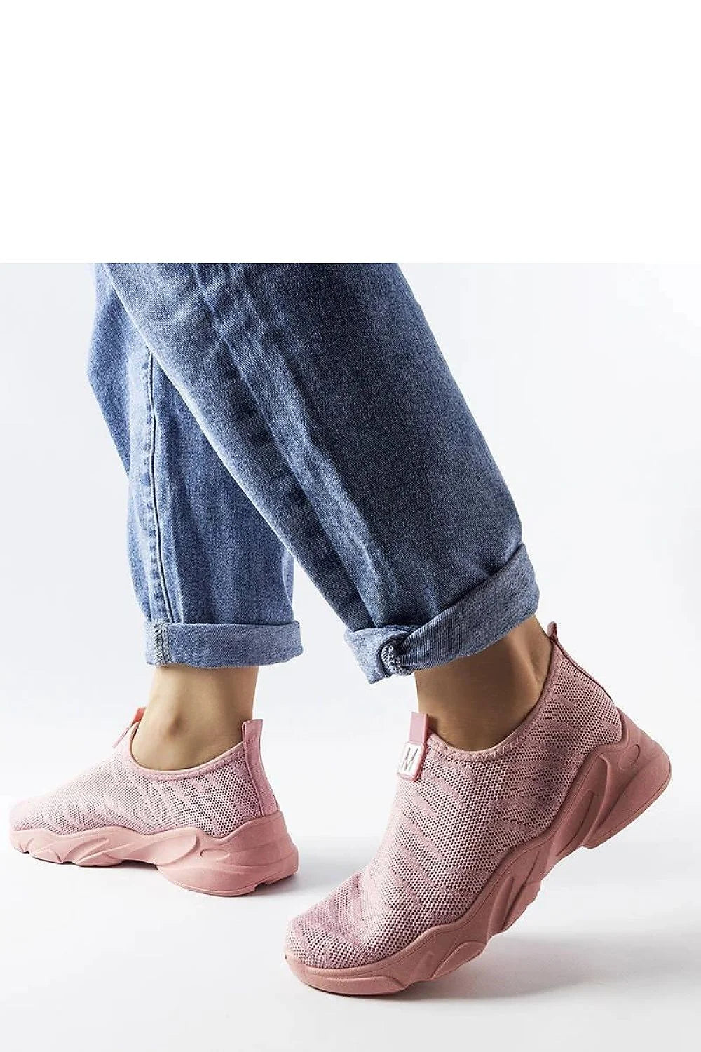 Chaussures de sport en tissu rose pour femmes, design moderne, fermeture slip-on, style casual, semelle épaisse, mesh respirant, confort summer, détails élégants