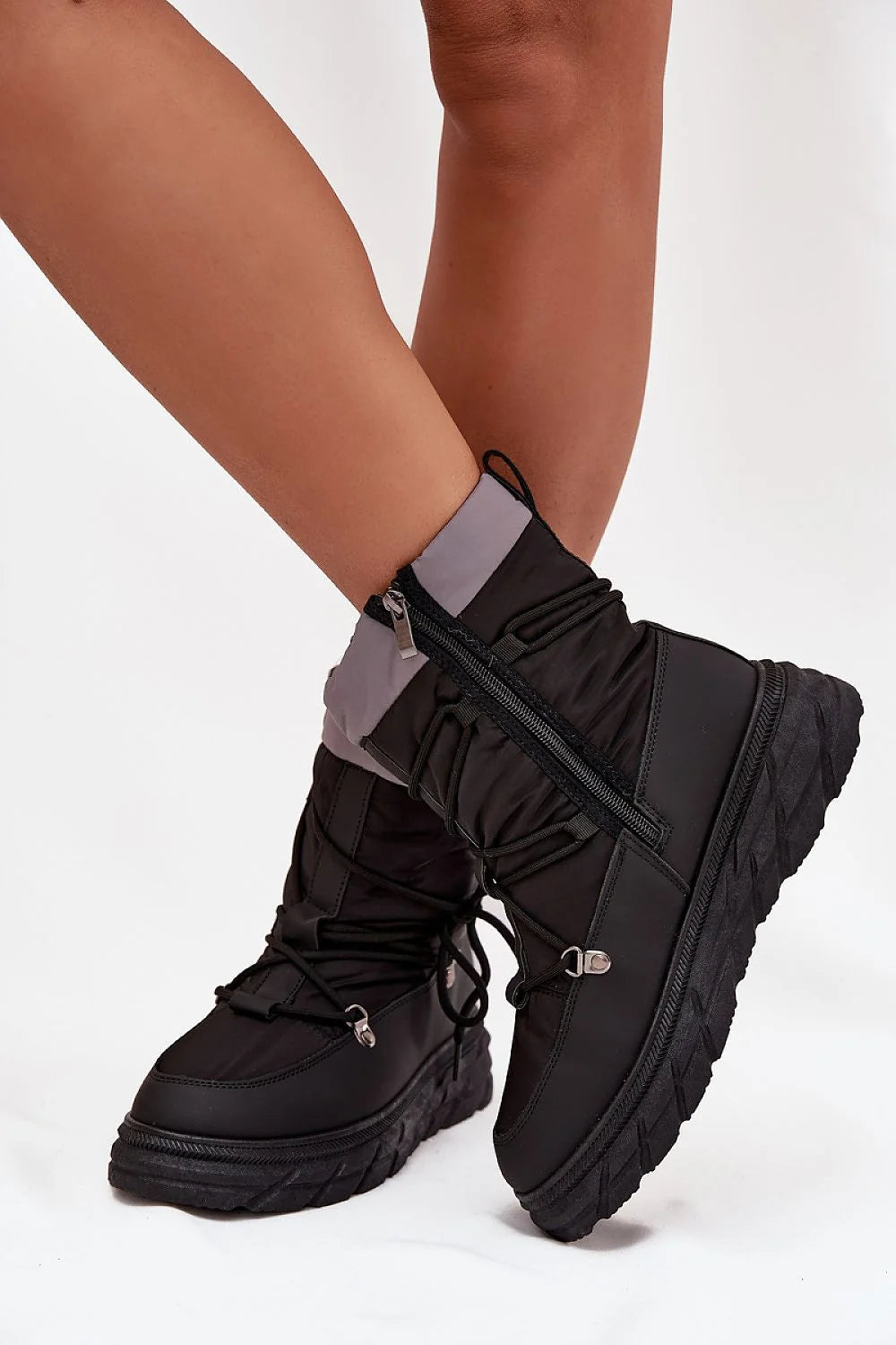 bottes neige femme Lee Cooper noires mi mollet matelassée nylon bord gris doublure fourrure chaleur plateforme crantée antidérapante