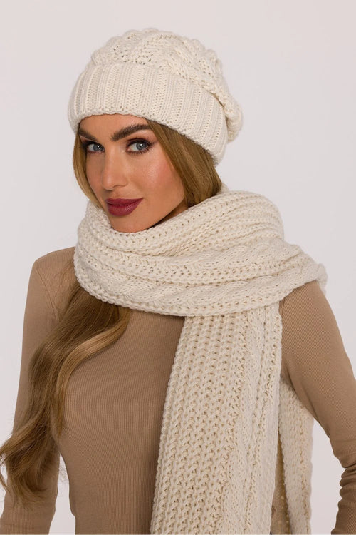 bonnet écru grosse maille torsadée tressée douillette chaude décontractée élégante bord replié maintien ajusté tricot épais