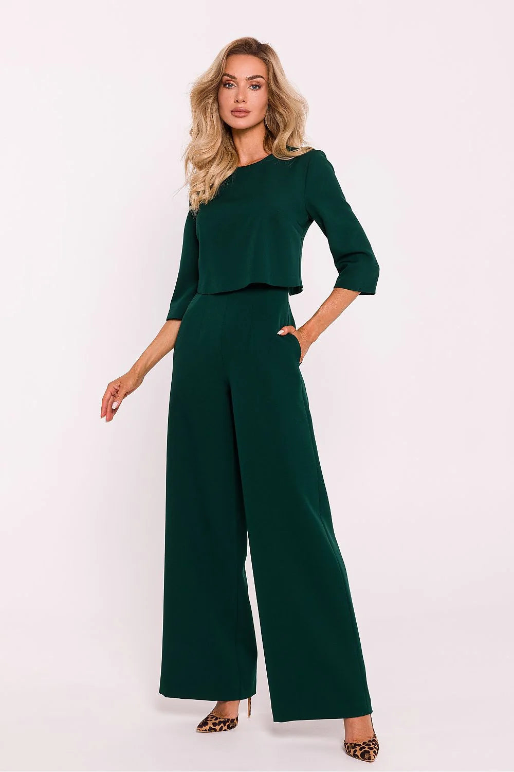 Ensemble féminin élégant deux pièces haut manches courtes pantalon jambes larges couleur vert profond occasion versatile femme