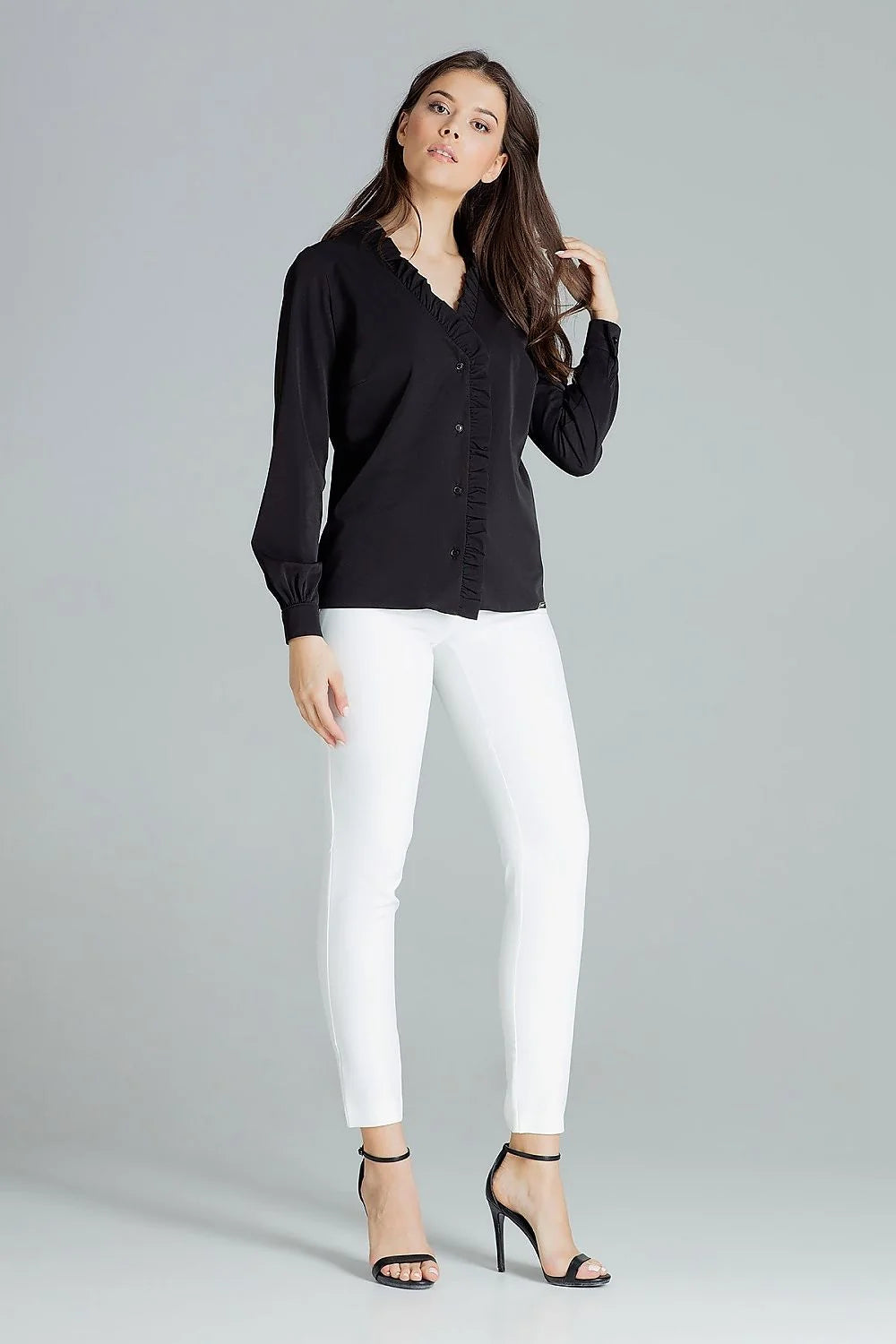 chemisier blanc manches longues col V volants boutonnage central popeline léger fluide coupe ajustée romantique polyvalent élégant féminin bureau casual
