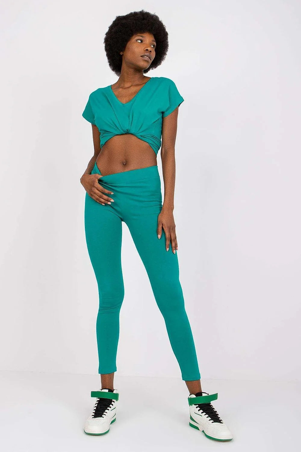 Ensemble mode femme short legging vert émeraude design tendance coupe ajustée taille haute occasion décontractée