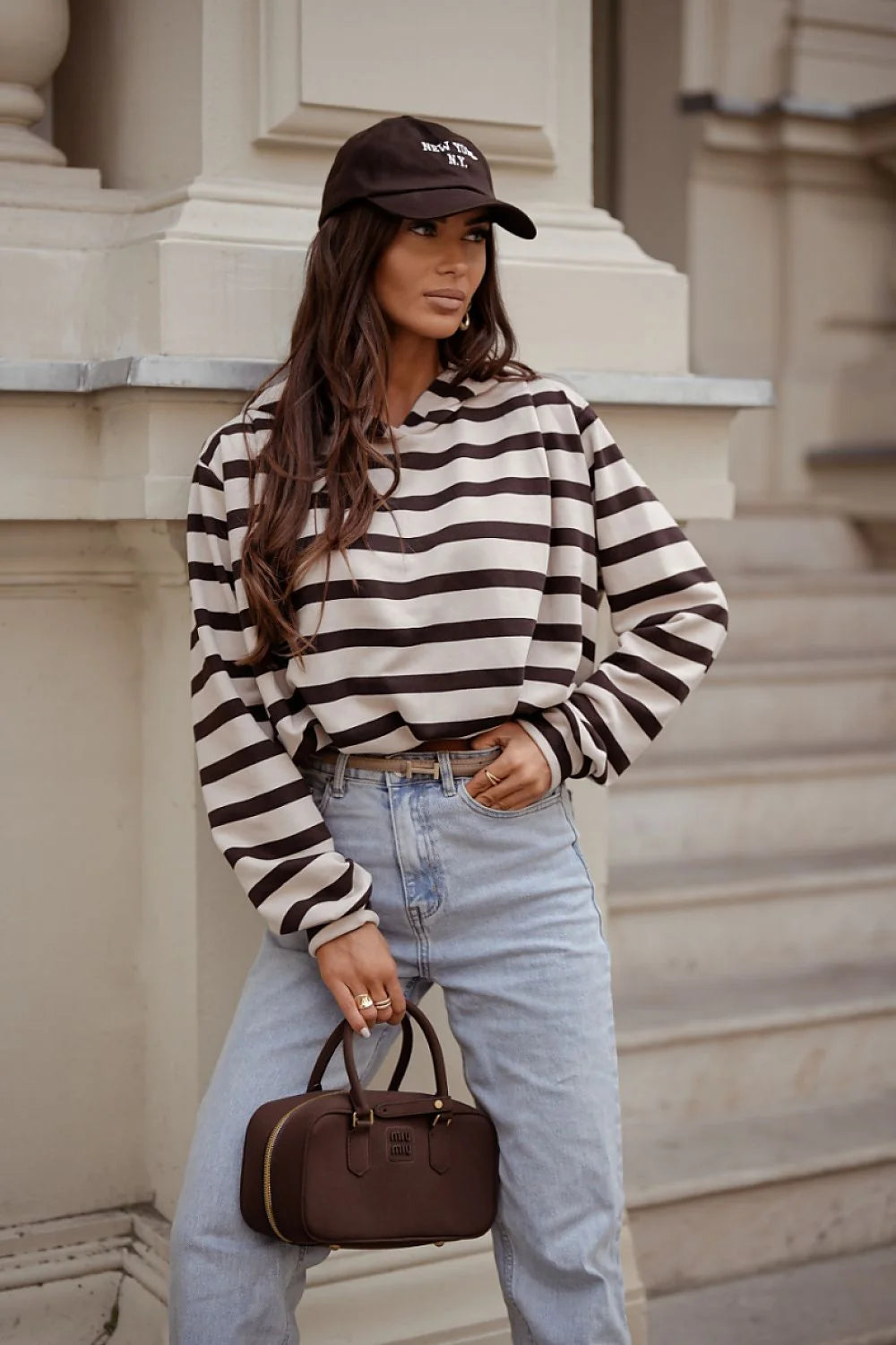 sweatshirt ERITH femme oversize marinière larges rayures écru marron foncé maille molletonnée coton mélangé manches longues capuche discrète