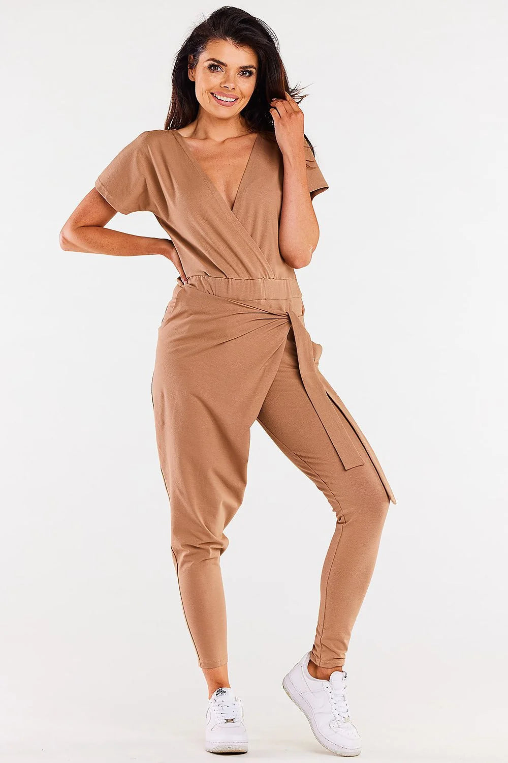 combinaison femme camel jersey stretch coton elasthanne coupe cachecoeur decollete V manches courtes taille elastique lien noue jambes fuselees cheville