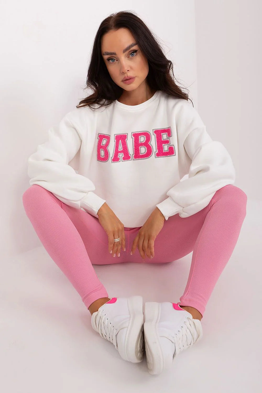 Sweatshirt femme oversize motif texturé rose vif lettres BABE coton polyester confortable manches longues encolure ronde