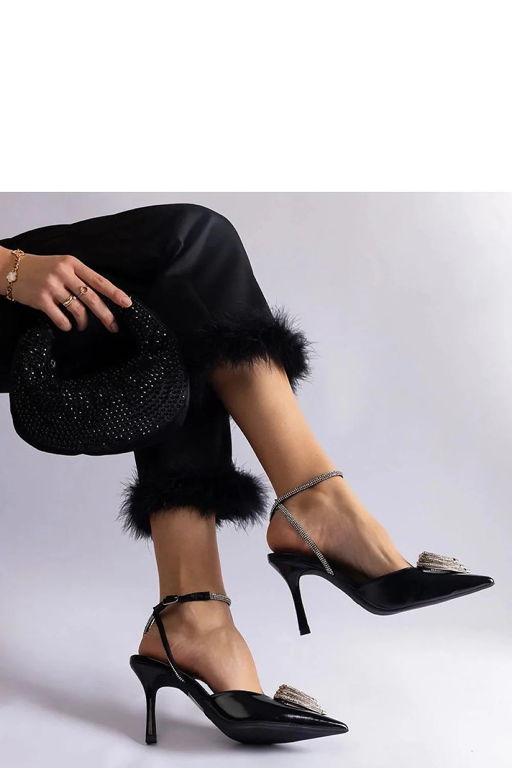 Escarpins à talons hauts ouverts ornés de strass argenté noir en cuir écolo fermeture à boucle design raffiné pour femme élégance soirées cocktails mode high-tech