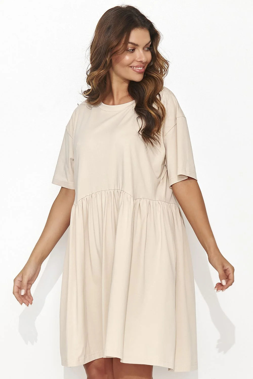 robe jour décontractée élégante manches courtes encolure ronde beige clair tshirt babydoll jersey léger oversize taille froncée