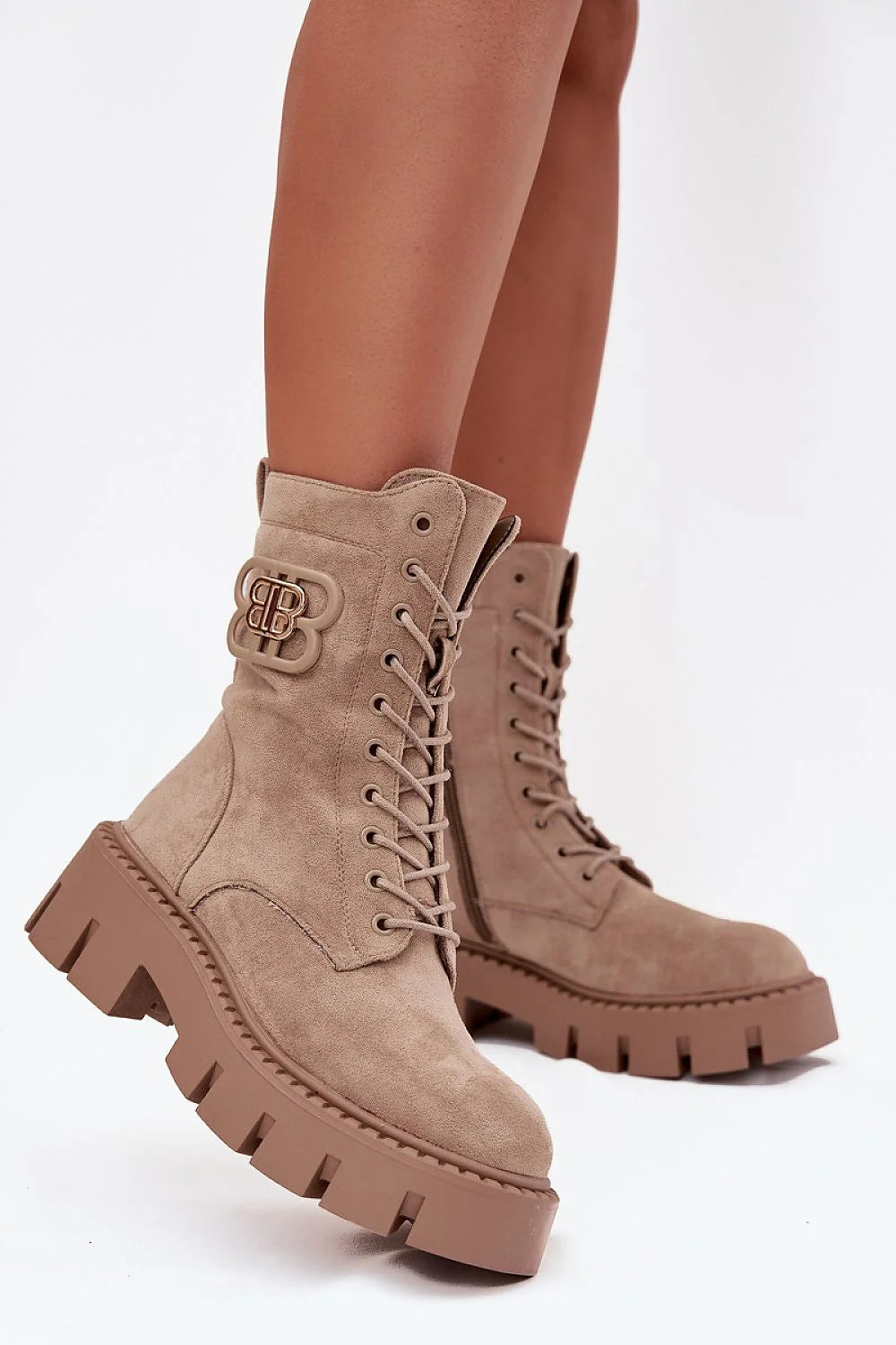 bottines rangers femme suède écologique beige camel montantes mi mollet bout rond laçage avant zip latéral plateforme crantée caoutchouc antidérapante