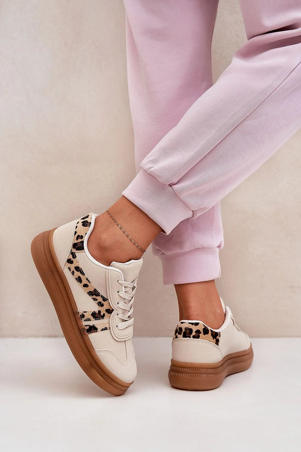 Chaussures de sport modernes à plateforme en suédine écologique beige motif léopard femme confort amorti