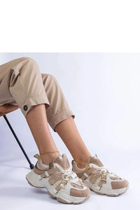 Baskets design moderne audacieux pour femmes coupe montante matériaux luxueux confort maximal style urbain sneakers tendance