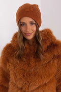bonnet manteau coordonnés cachemire fausse fourrure cognac terracotta volumineux doux chaud cocon tendance maille ajustée broderie florale sequins raffinée luxe