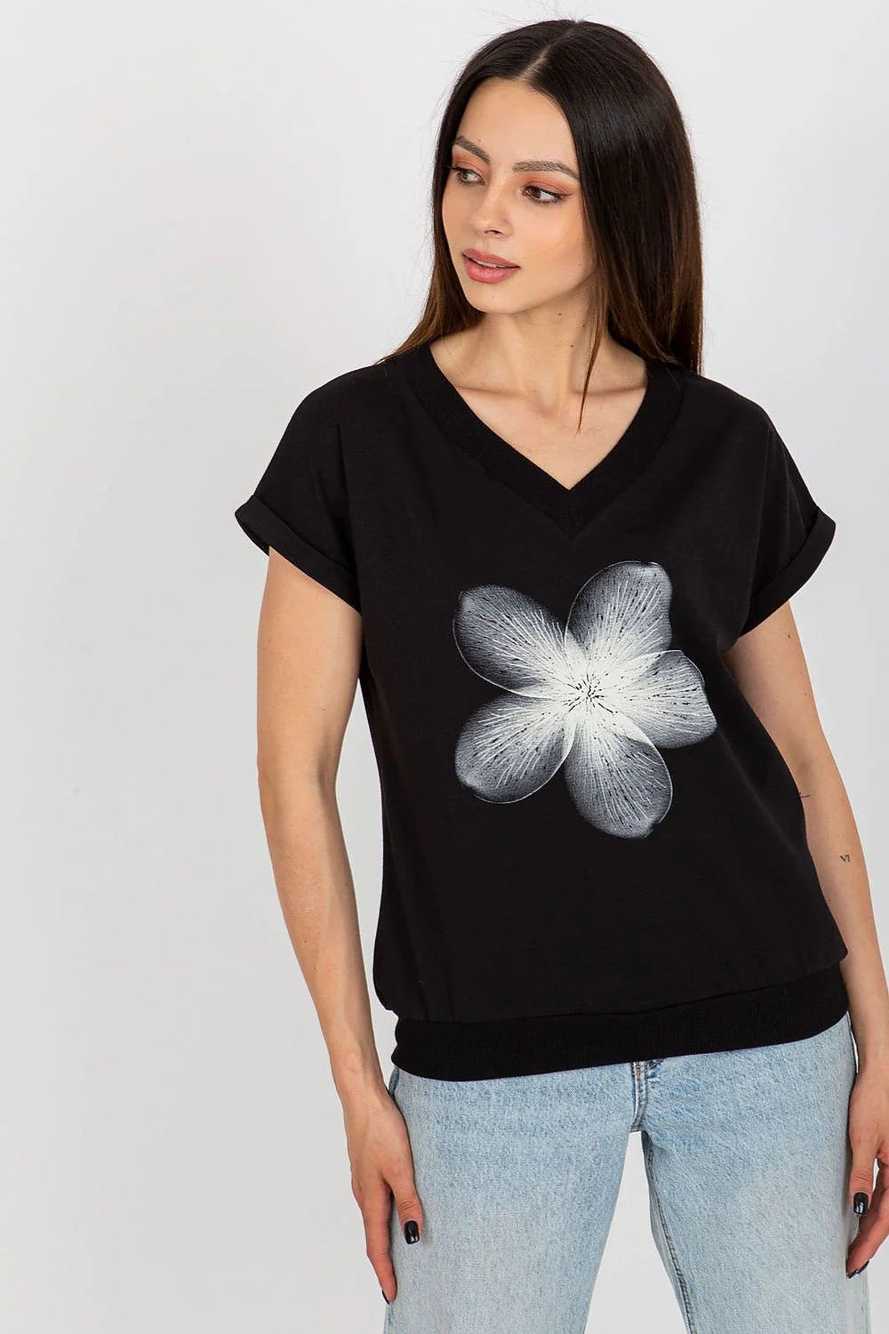 T-shirt femme noir en coton élasthanne motif fleur blanche encolure V manches courtes coupe ample