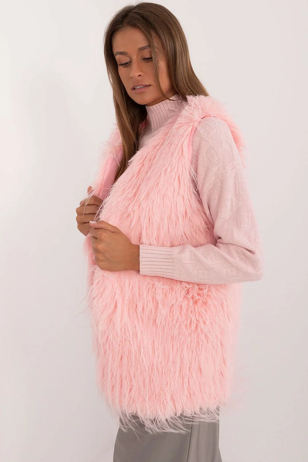 Gilet fourrure femmes style moderne couleur rose matière douce confortable froid élégant casual tendance porté quotidien