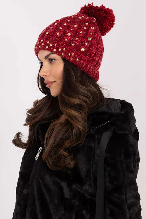 Bonnet d'hiver féminin en laine tricoté maille épaisse couleur rouge vif perles dorées pompon volumineux ajusté
