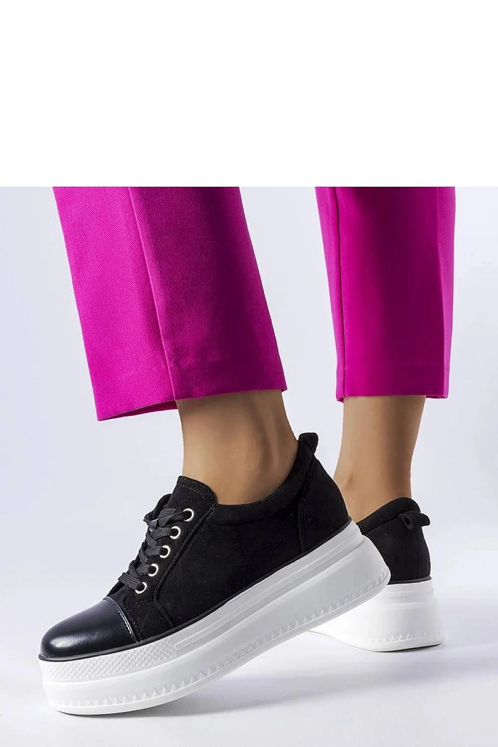 Baskets Solea femmes design moderne tendance confort cuir éco noir semelle blanche sport-chic occasion quotidienne