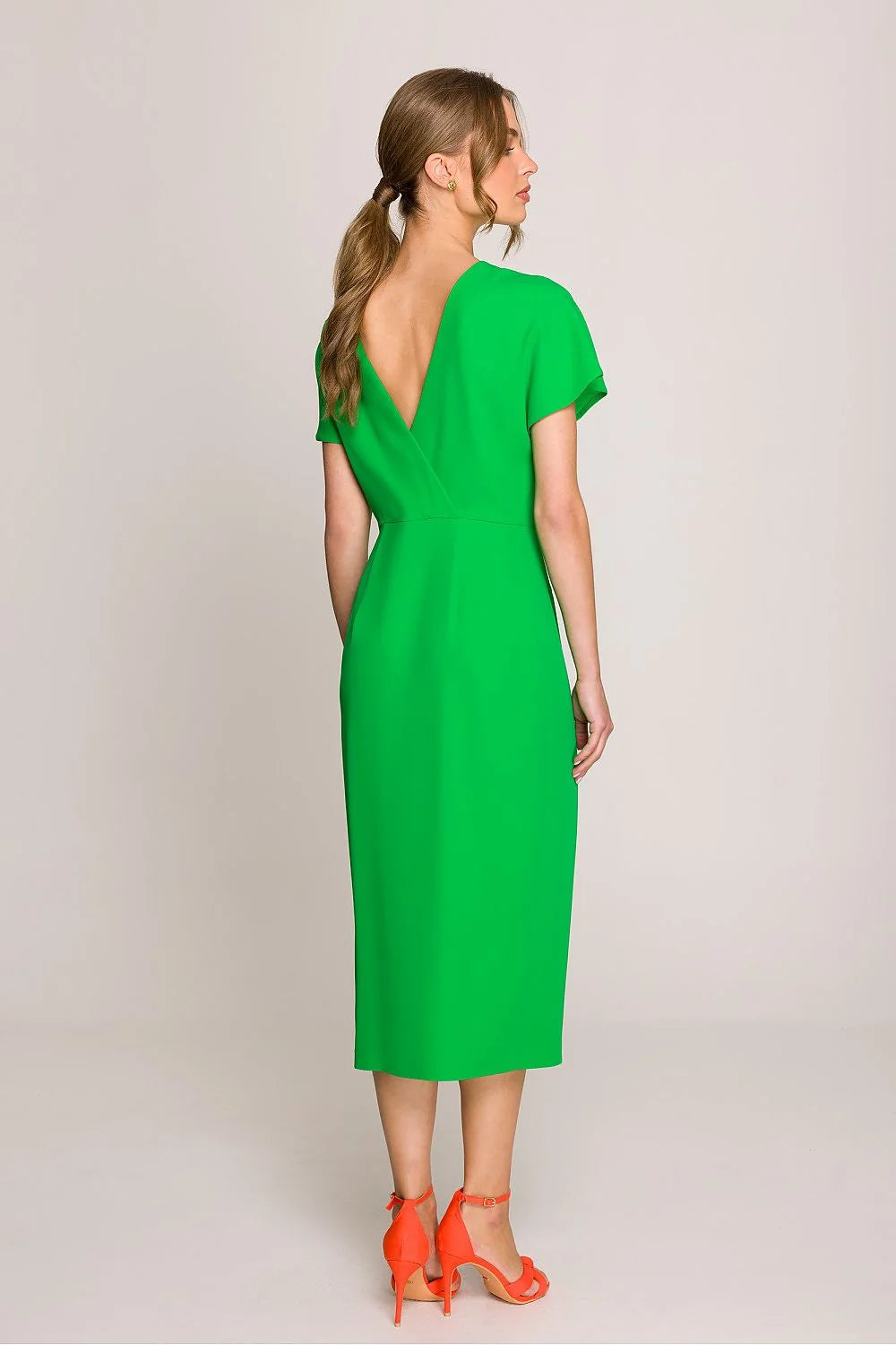 Robe de jour Stylove élégante féminine couleur verte tissu fluide manches courtes en papillon coupe droite ajustée