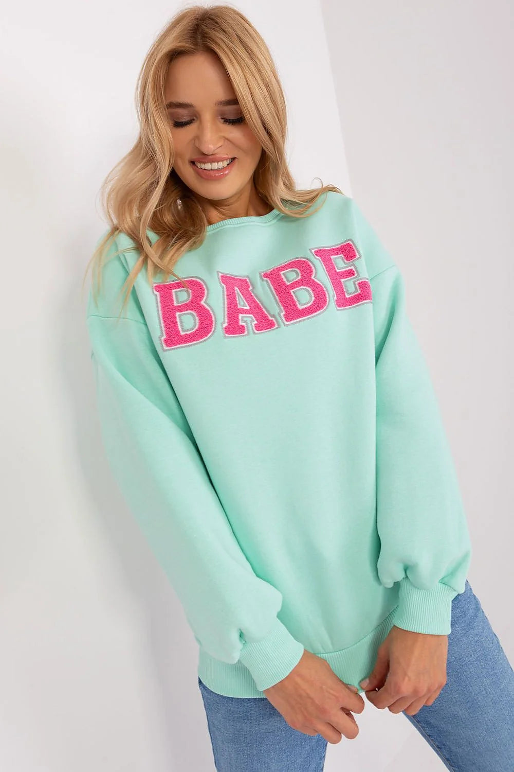 Sweatshirt Femme Design BABE Manches Longues Coupe Relâchée Vert Pastel Lettrage Rose Matériau Coton Polyester Confort Durable