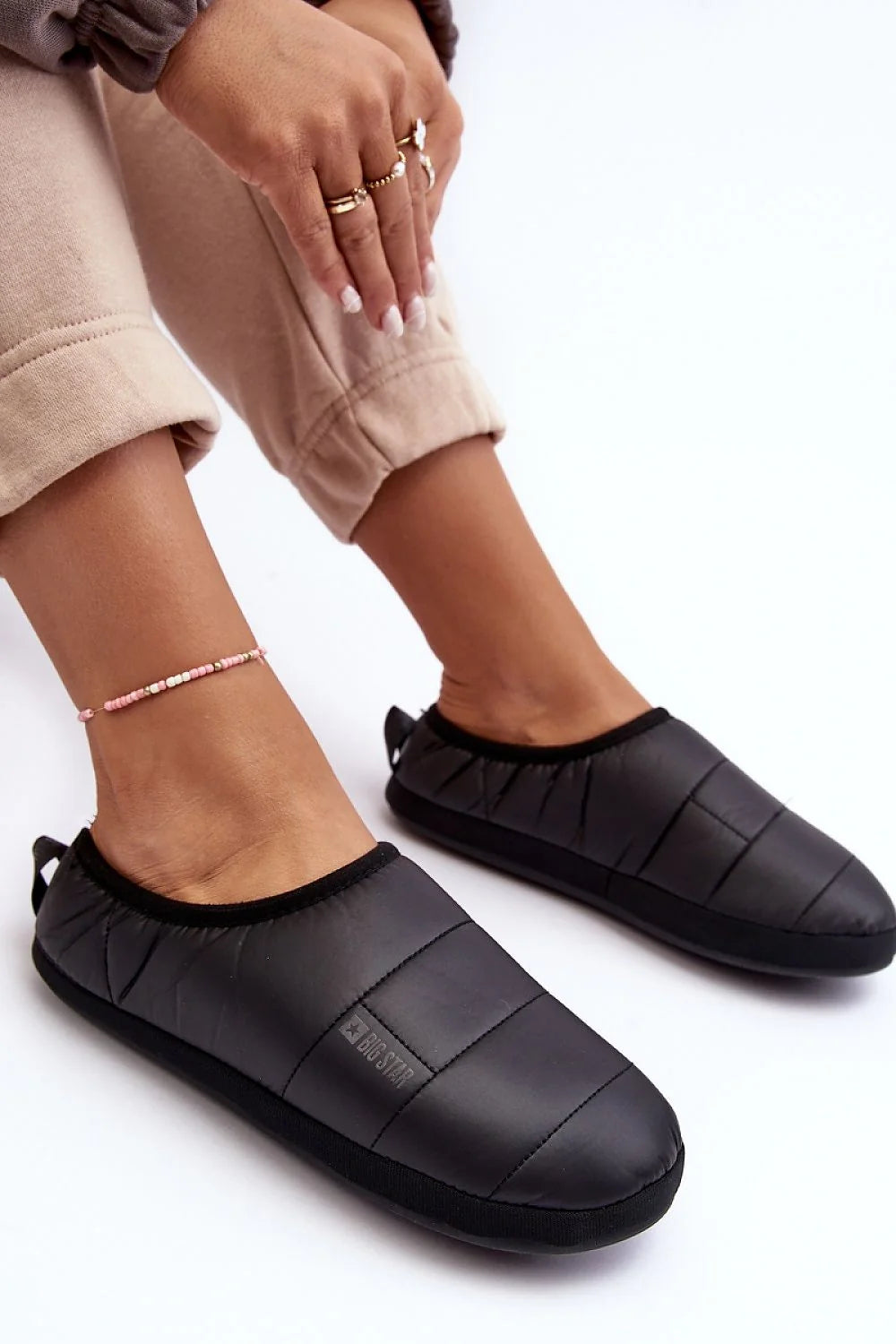 Pantoufles pour femme en textile confortables et stylées, semelle en caoutchouc, design moderne et minimaliste, noir, taille 36-41