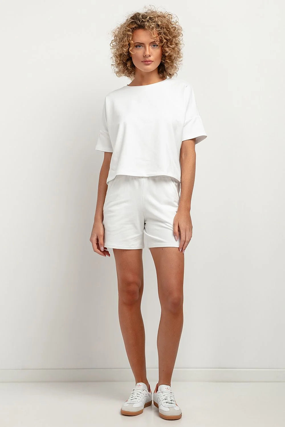 Ensemble mode femme t-shirt short blanc tissu coton polyester coupe ample style urbain été