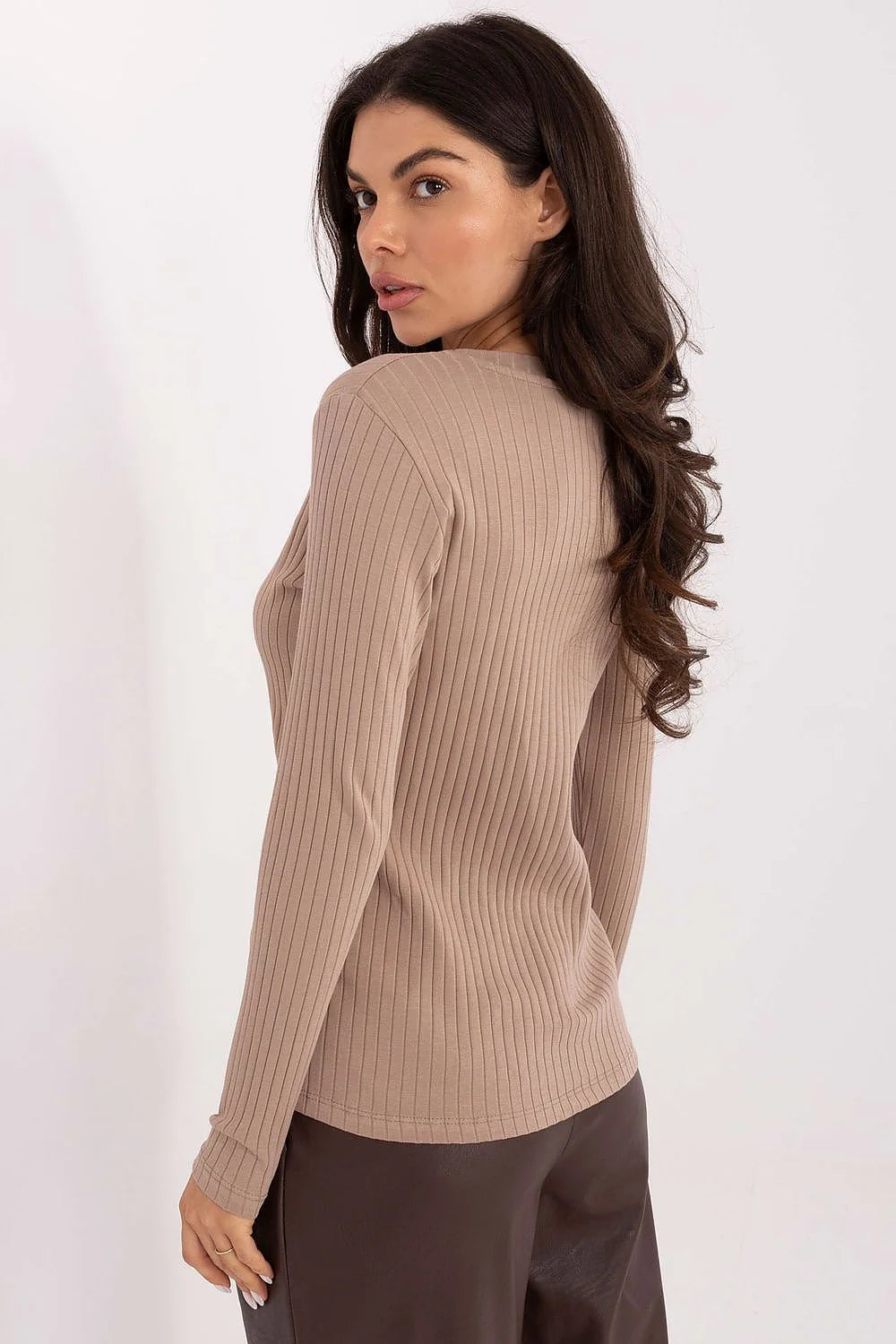 chemisier femme élégant féminin côtelé rayé taupe cappuccino coton extensible ajusté col V manches longues brodé cœur décontracté chic polyvalent