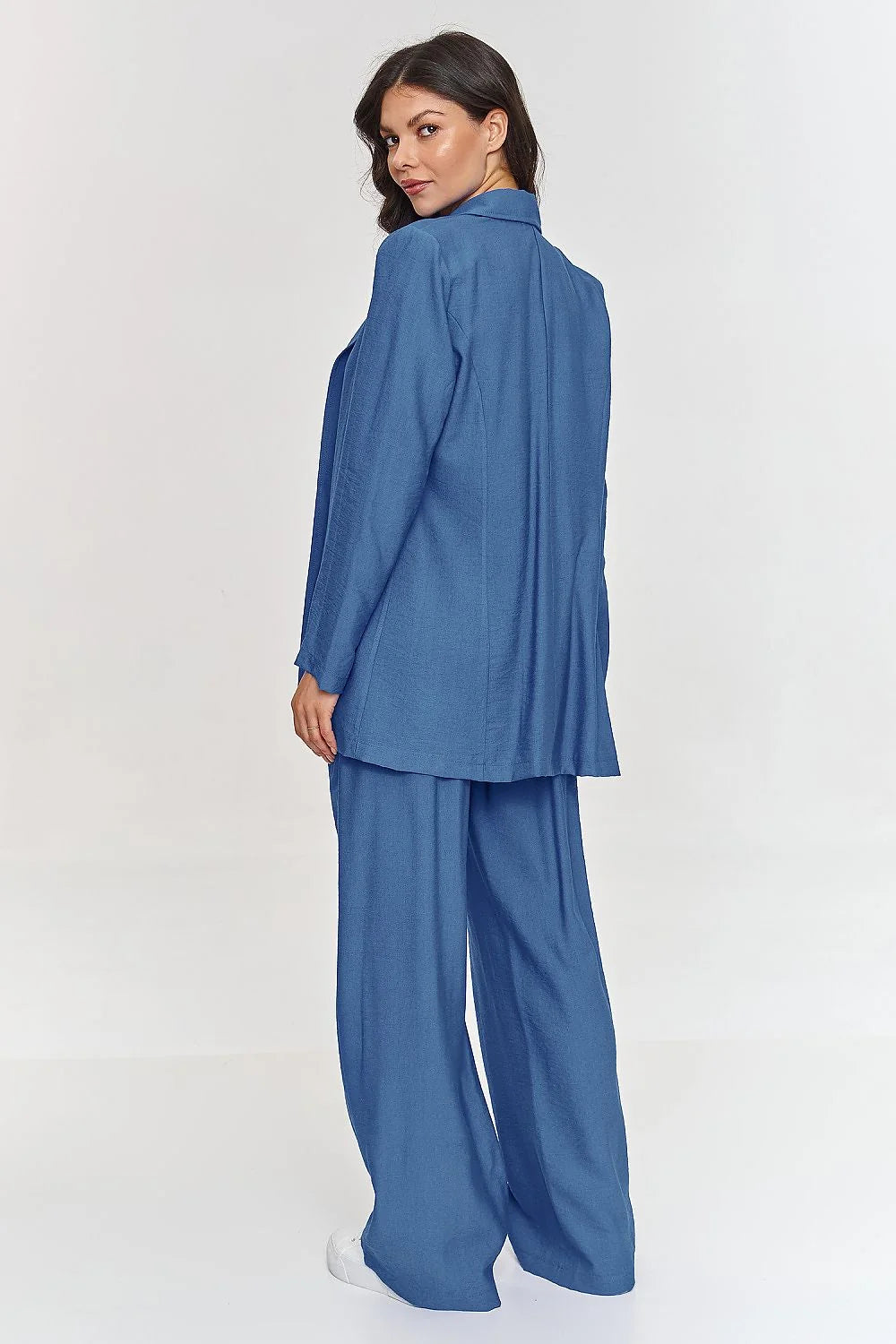 tailleur femme veste ceinturée revers cranté pantalon palazzo jambes larges taille élastique tissu léger effet lin bleu azur fluide élégant