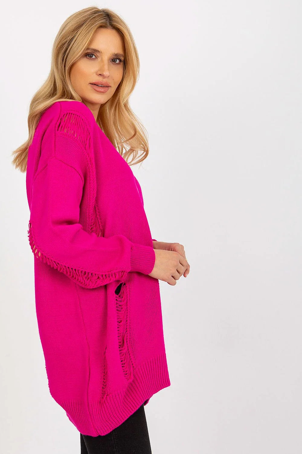 Cardigan pour femme modern design casual couleur fuchsia V-neck maille laine acrylique longueur généreuse boutons assortis poches effilées