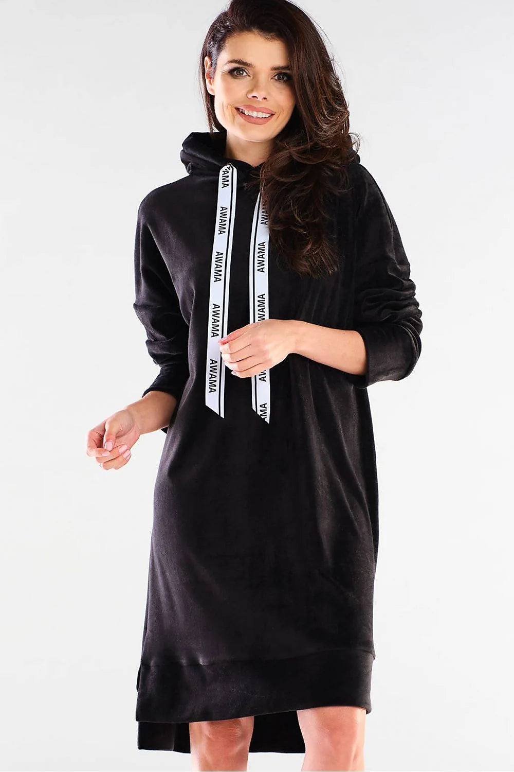 Robe sweat velours noir style urbain chic ample pour femme moderne avec capuche cordons blancs