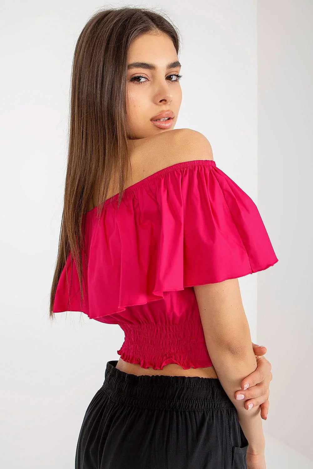 top court cropped bardot fuchsia volant large tombant épaules dénudées taille smockée élastique maintien ajusté tissu coton élasthanne léger estival