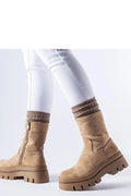 Bottes pour femmes design moderne fonctionnel cuir suédé beige fermeture éclair latérale semelle épaisse caoutchouc confort élégance usage quotidien protection froid