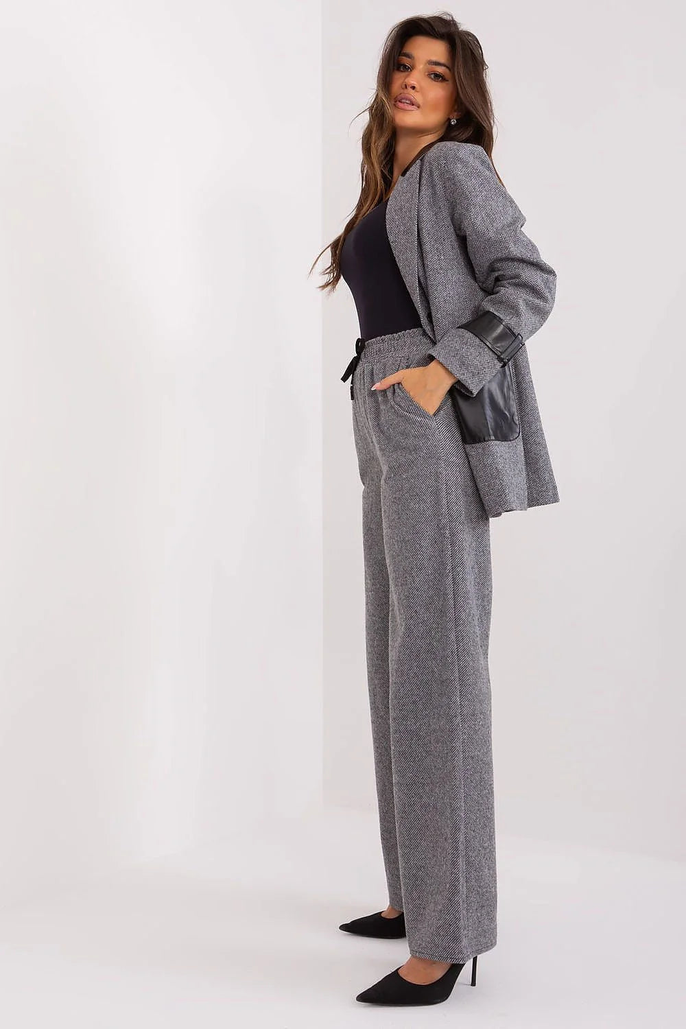 Pantalon femme Lakerta large à taille haute en coton élasthanne gris noir avec ceinture noire et poches zippées
