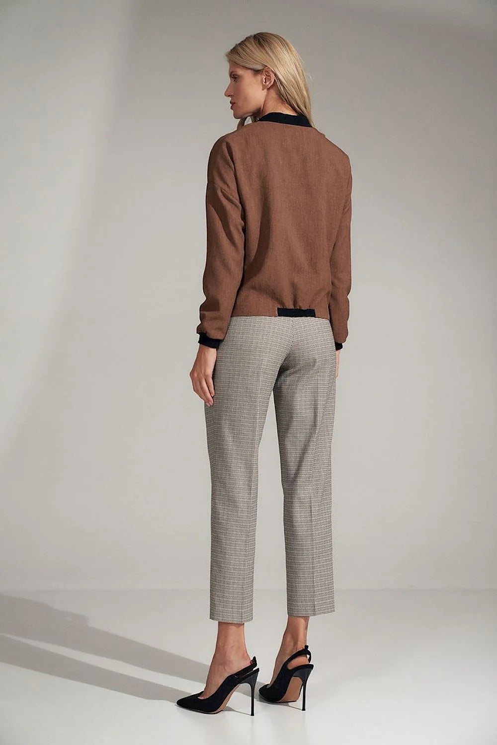 Pantalon femme taille haute noir en polyester élégant et confortable pour occasions professionnelles et soirées
