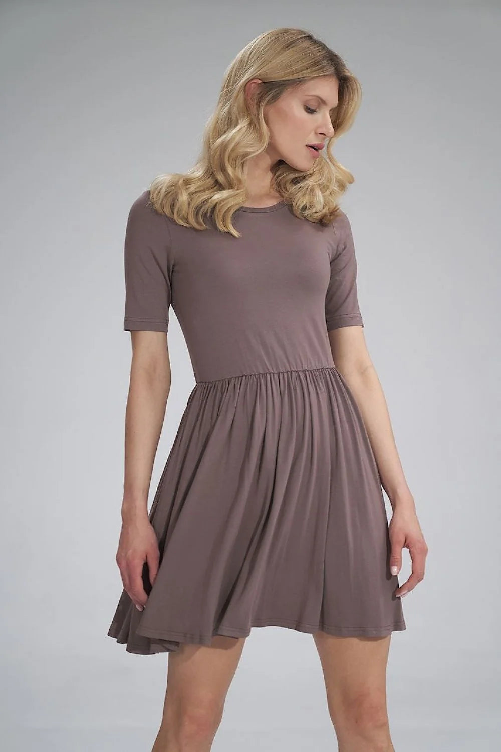 robe jour élégante décontractée chic courte patineuse taupe viscose élasthanne fluide légère extensible taille élastiquée encolure arrondie manches mi longues