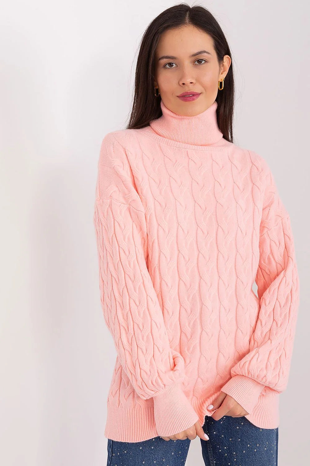 pull femme col roulé tricot torsadé rose poudré oversize manches longues épaules tombantes bords côtes poignets ourlet doux chaud cocooning